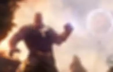 Thanos melempar bulan