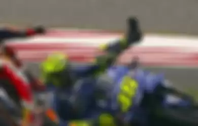 Rossi Dipepet Marquez Hingga Jatuh