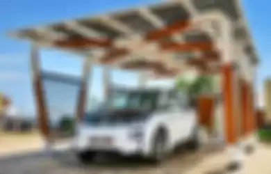 BMW Ciptakan Carport Pengisi Daya Kendaraan