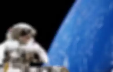 Astronot yang sedang melakukan eksperimen di Stasiun Luar Angkasa Internasional tidak luput dari pem