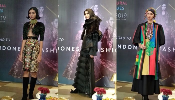 Beberapa koleksi desainer APPMI yang akan ditampilkan pada Indonesia Fashion Week (IFW) 2019 mendatang dipamerkan di Sofia The Gunawarman, Rabu (23/1/2019)