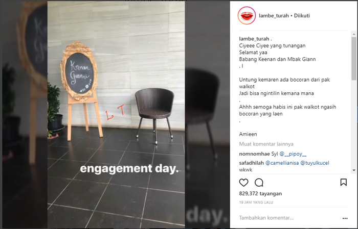 Area pintu masuk ruangan acara pertunangan Keenan