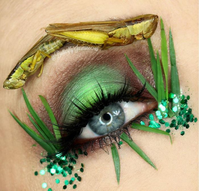 Kreasi Makeup Menggunakan Serangga Mati