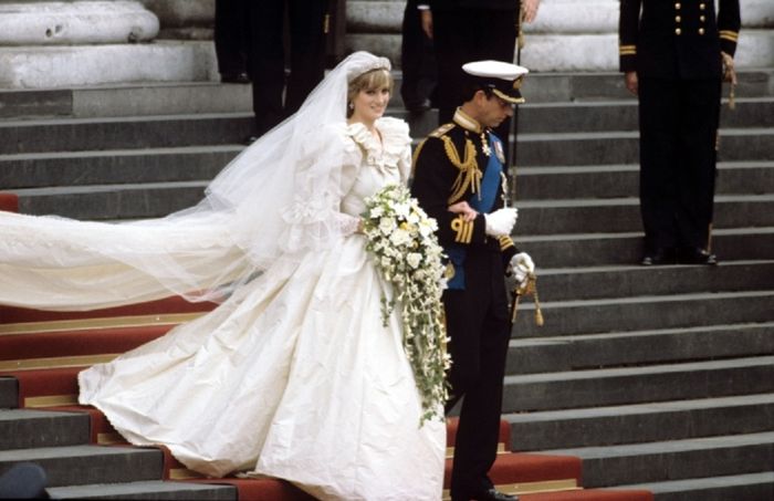Gaun Princess Diana kusut