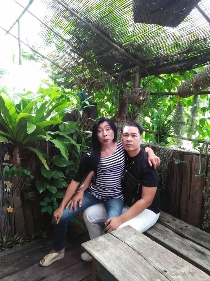 Gaya berbusana Sitang layaknya anak muda