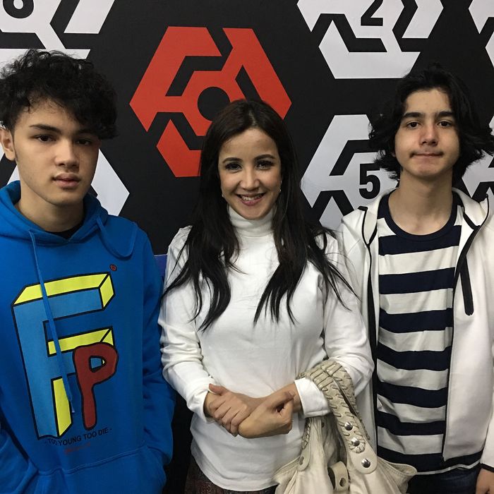 BErsama sang kakak Shawn dan sang Mama <a href='https://lampung.tribunnews.com/tag/andi-soraya' title='Andi Soraya'>Andi Soraya</a>