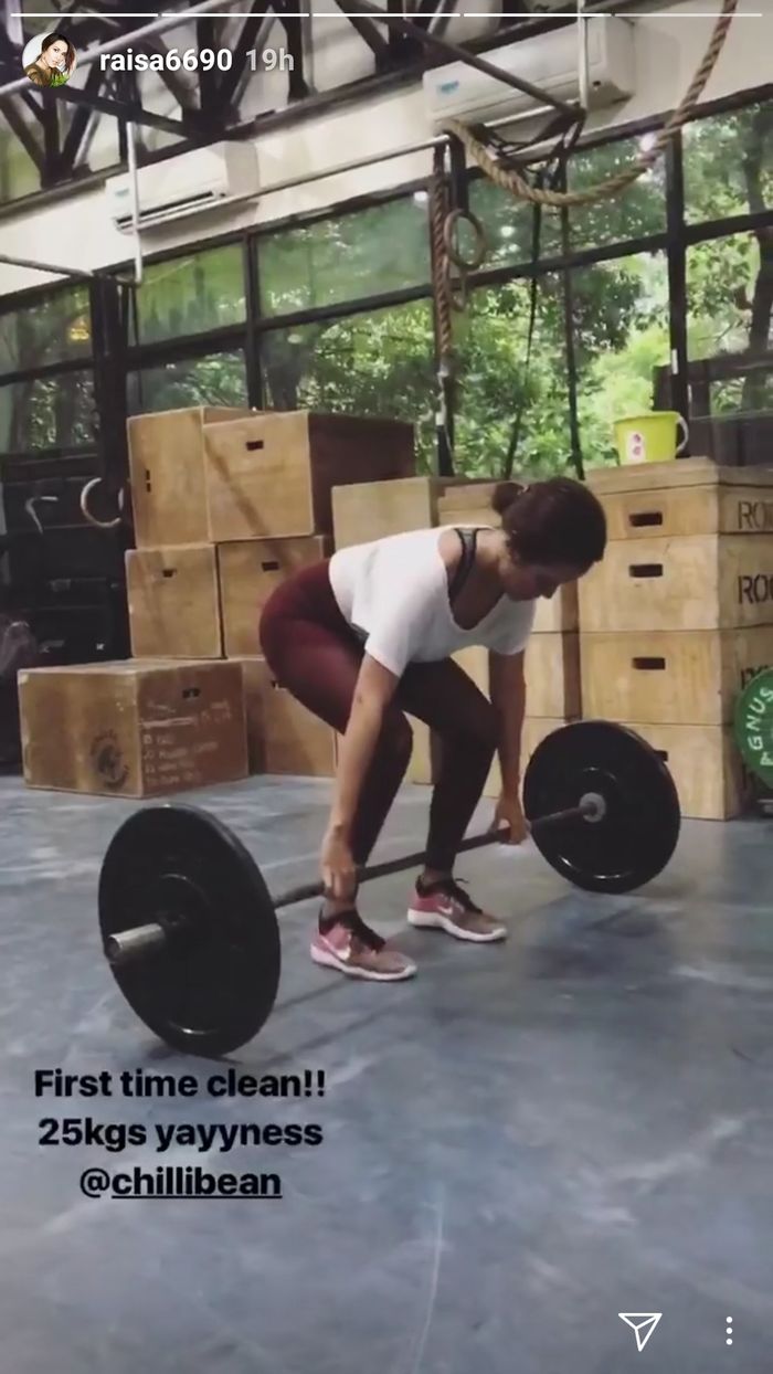 Raisa Angkat Beban 25 Kilogram, Inikah Rahasia Tubuh Kurusnya?