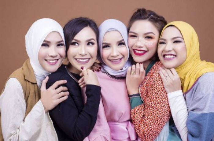 dari kiri: Zaskia, Tania, Tasya, Rifqa, Marsha