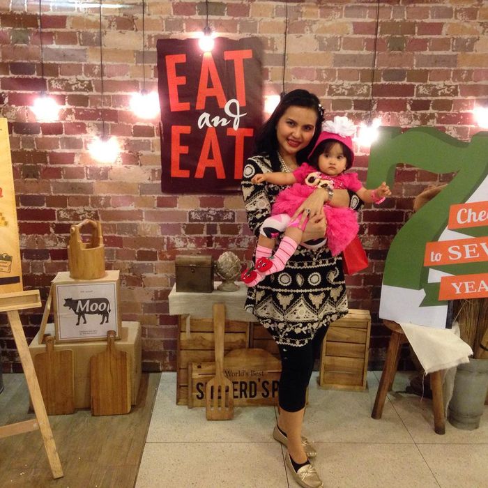 Melvy Noviza dan putrinya