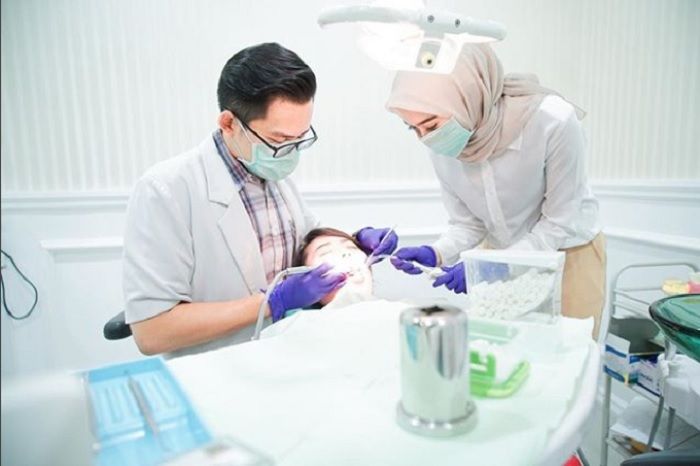 Profesi sebagai dokter gigi