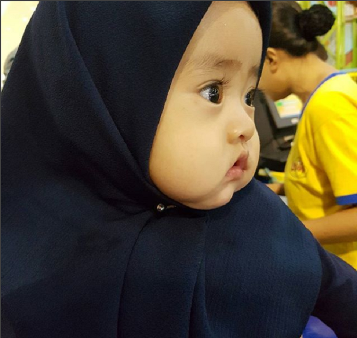 Memiliki pipi chubby