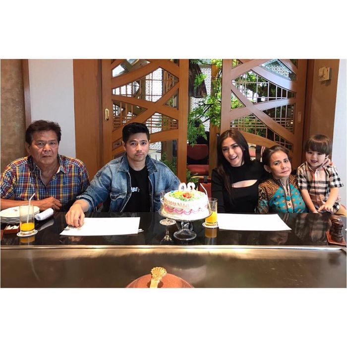 Jessica Iskandar dan keluarga