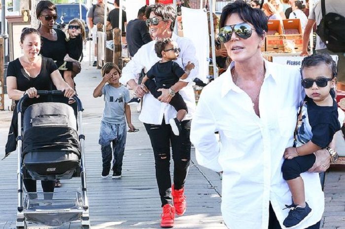 Kris Jenner dan cucunya Saint