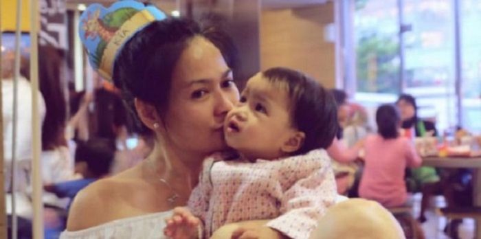 Donna Harun dan cucu pertama
