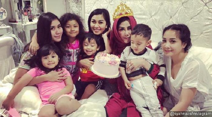 Amy bersama anak dan cucu
