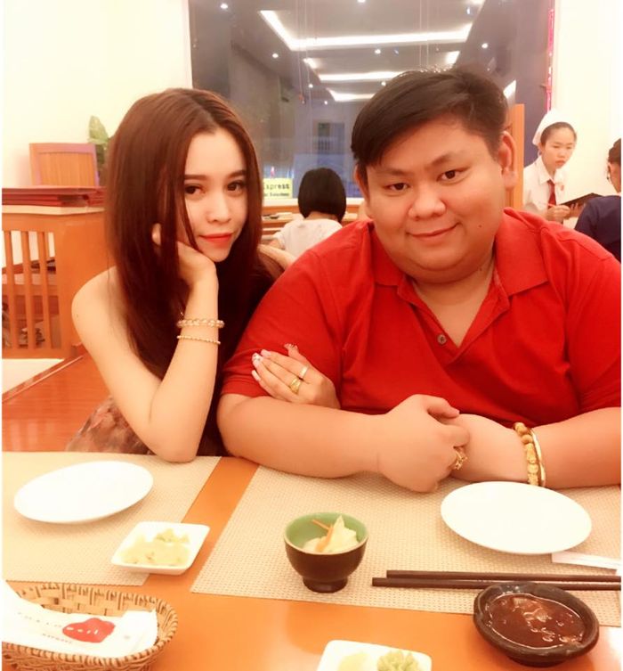 Gadis cantik dan pacarnya yang gendut