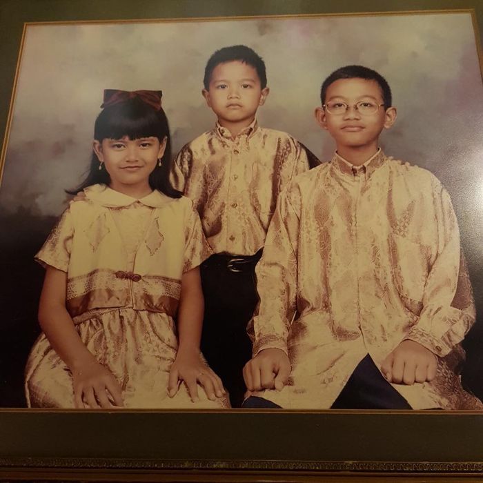 Kahiyang Semasa Kecil dengan kakak dan adiknya