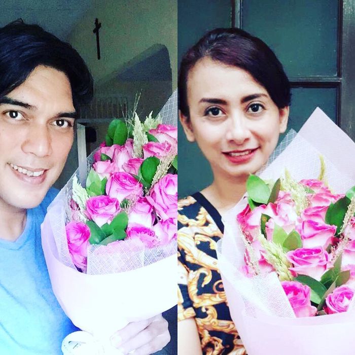 Sutan saat memberikan kejutan pada sang istri