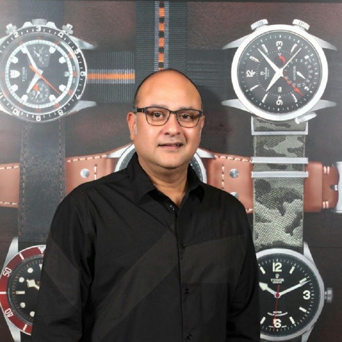 Kekasih Maia seorang CEO dan Presiden Direktur Time International