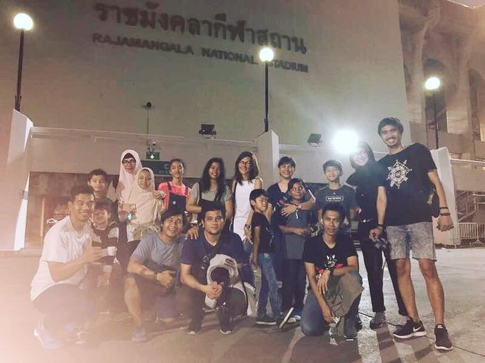 Nonton Coldplay dengan Formasi Lengkap!