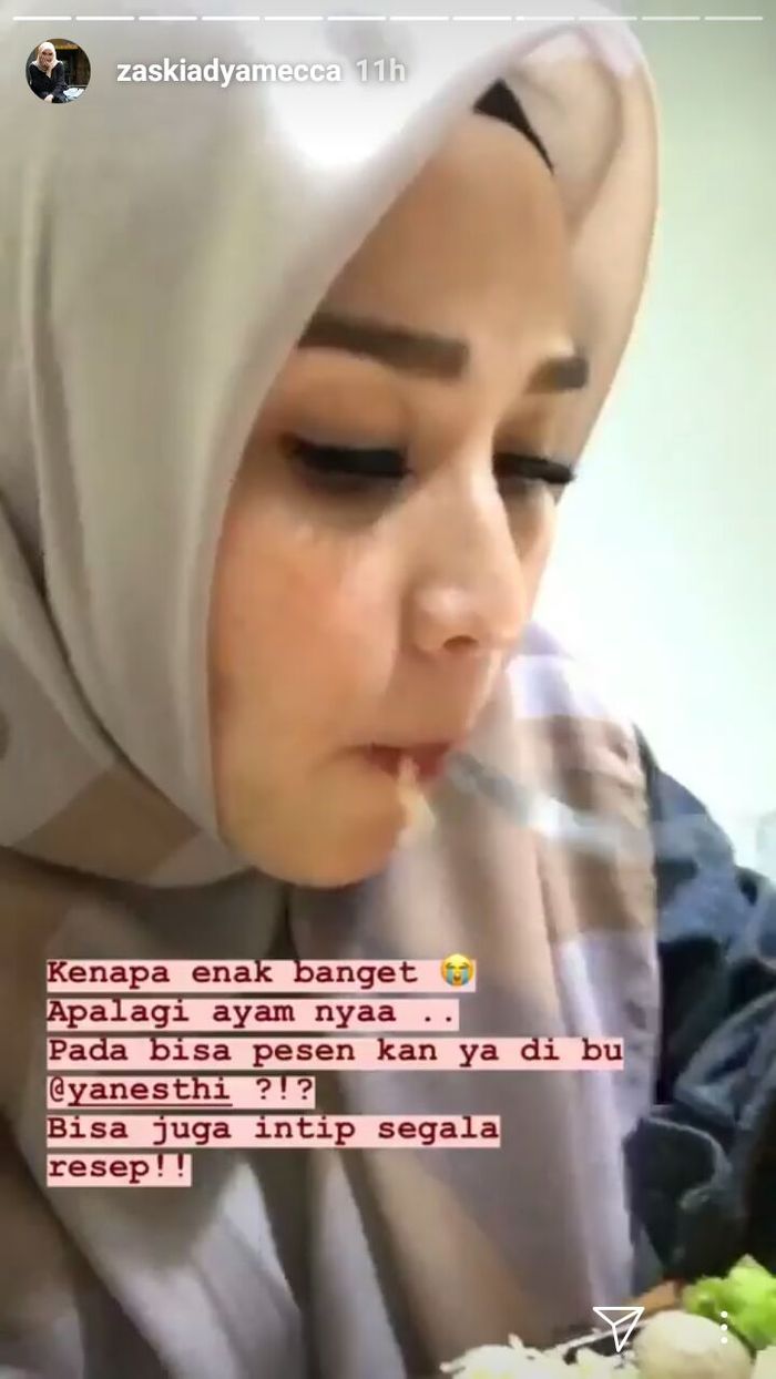 Zaskia Makan Cwie Mie Malang Kiriman Yanesthi