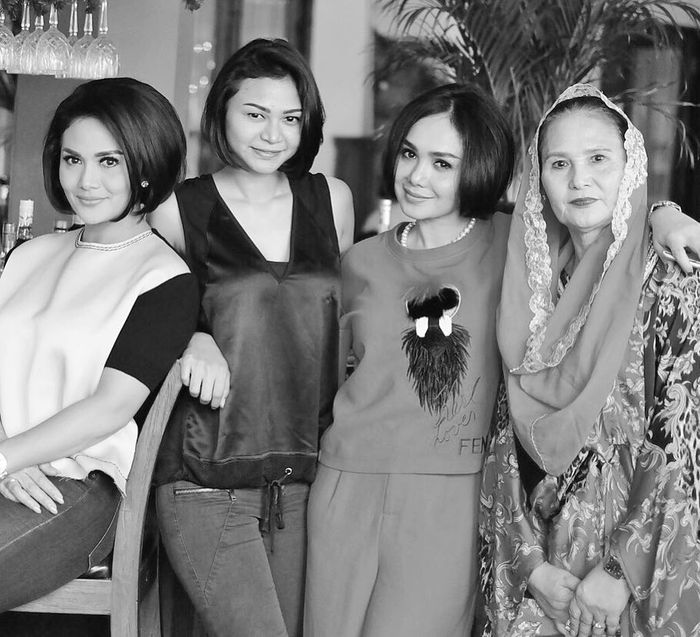 Krisdayanti, Kartika Sary, Yuni Shara dan ibunda