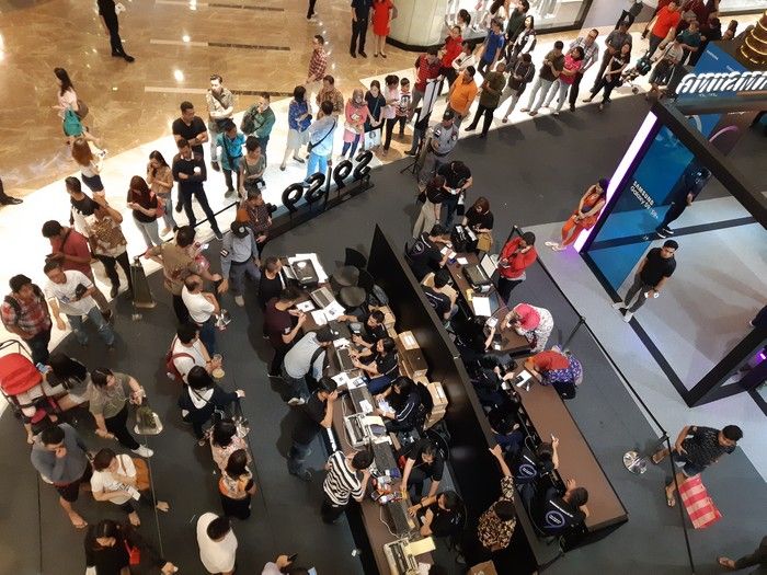 Antrian pembeli Samsung Galaxy S9 dan S9+.