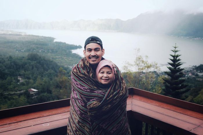Romantisnya Robby Purba dan Ibunda