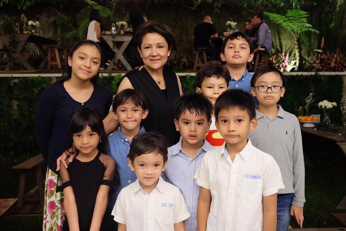 (paling kiri, atas) Alleia, anak Ariel Noah