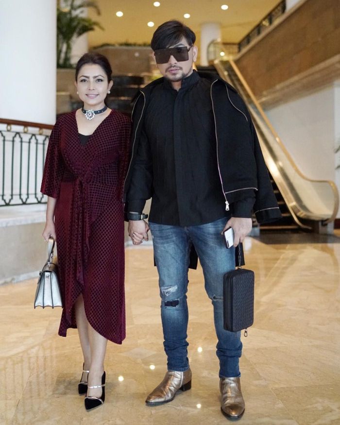 Mayangsari dan Caren Delano saat shopping
