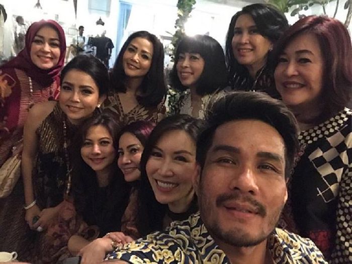 Mayangsari bersama teman artis