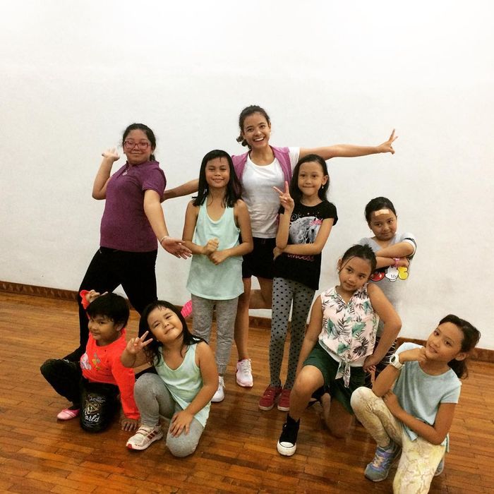 Mengajar dance anak-anak