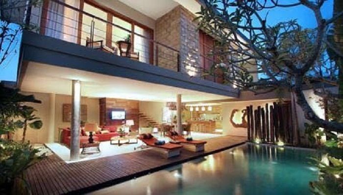Tampak belakang Villa Jedar