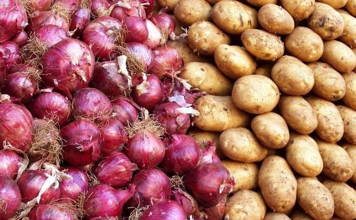 Bawang bombai merah dan kentang