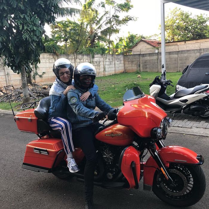 Tontowi Ahmad dan istrinya