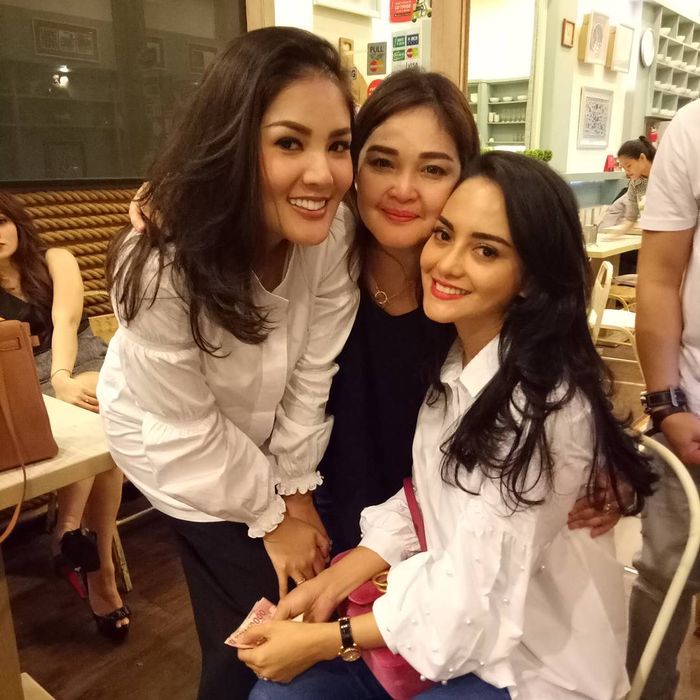 Mia Handayani dan Ririn Ekawati - Nindy Parasady