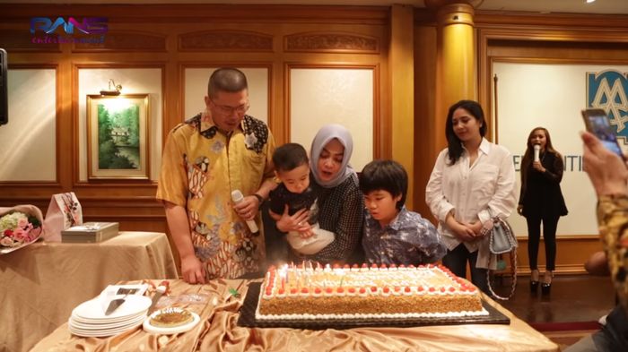 Ulang Tahun Ibunda Nagita Slavina