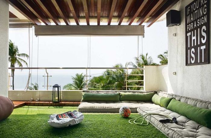 Balkon menghadap laur