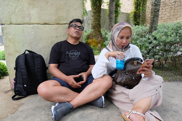 Abdel dan istri.