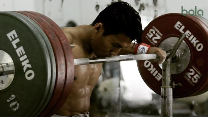 Deni Lifter Latihan Angkat Besi