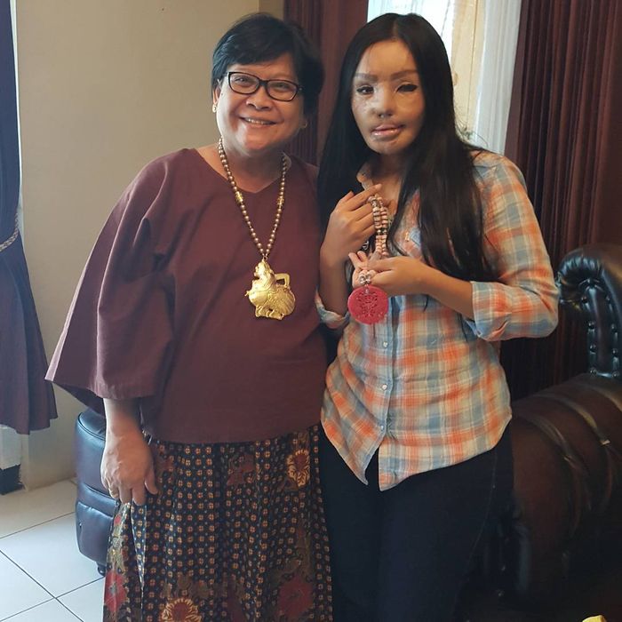 Pelanggan Lisa dari ebrbagai lapisan termasuk tokoh dan pejabat