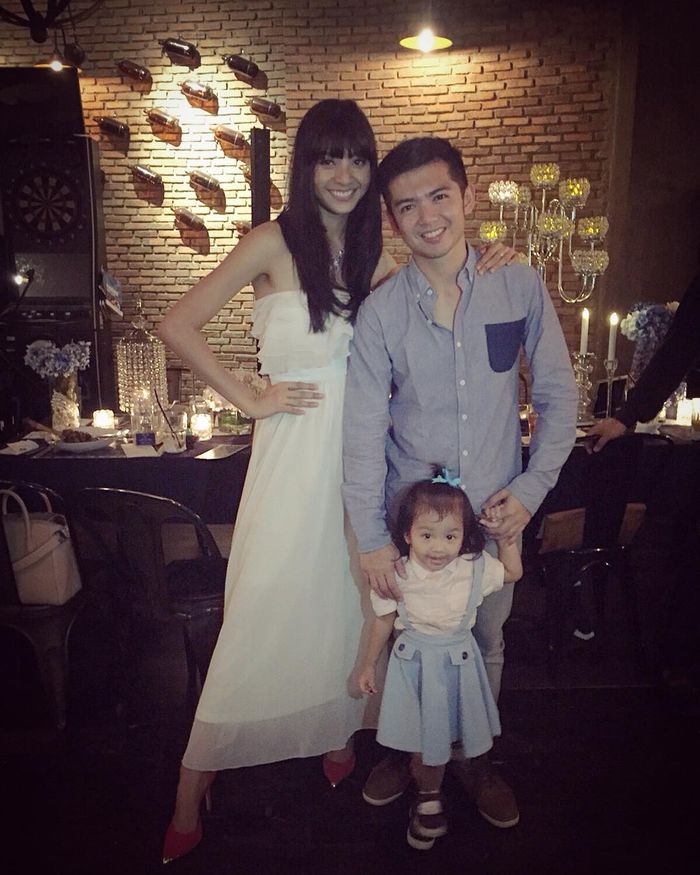 Nicky Tirta dan istrinya