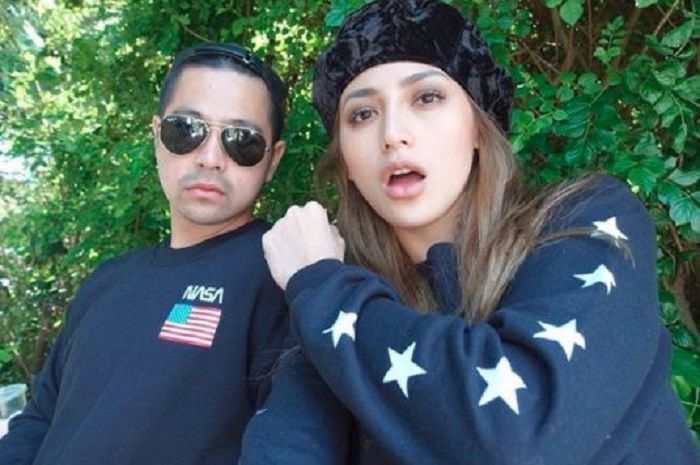 Jessica Iskandar dan kakak laki-lakinya, Erick Bana Iskandar.