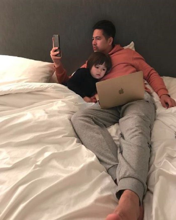Kedekatan Erick Bana Iskandar dengan keponakannya, El Barack Alexander.