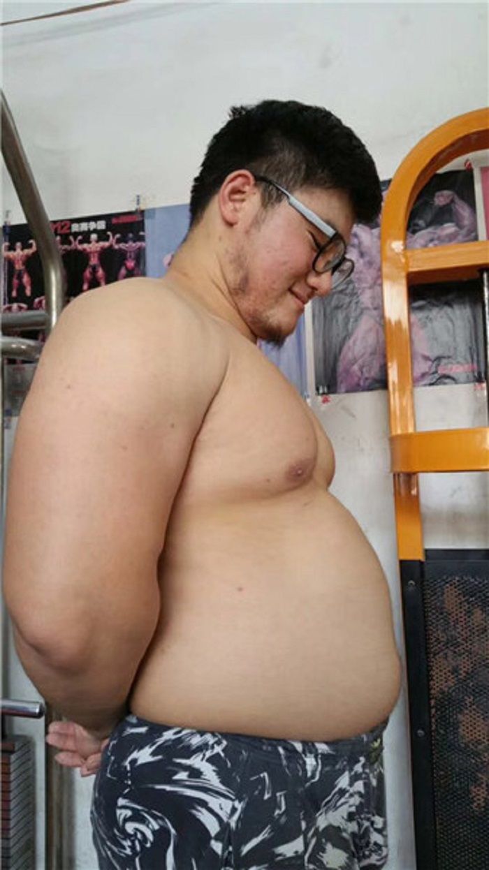 Zhang saat masih mengalami obesitas dan belum memulai diet dan latihan.