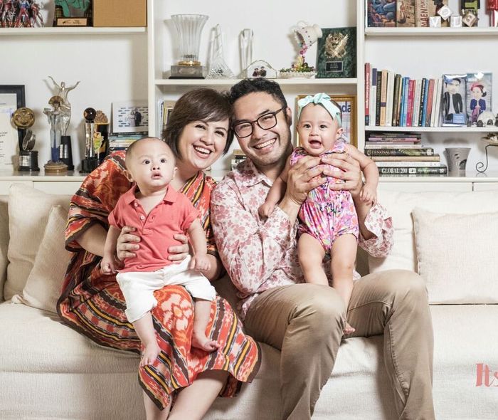 Cynthia Lamusu dan Surya Saputra dengan dua bayi kembar hasil IVF