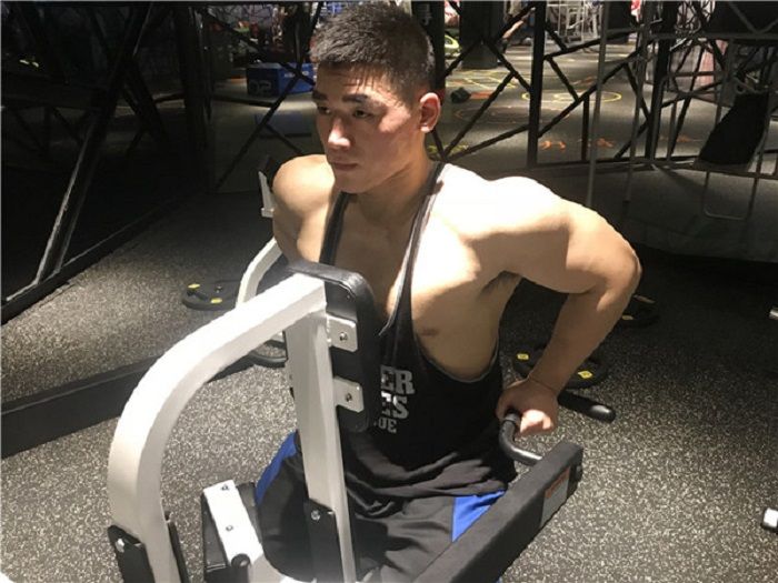 Zhang hanya menjalani olahraga dan diet ketat.