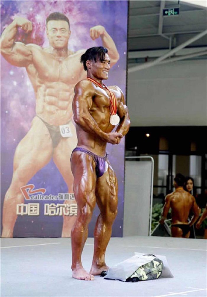 Zhang bahkan memenangkan kontes binaraga.