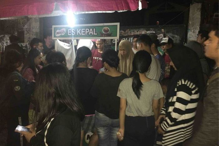 Suasana lapak Es Kepal Milo milik Arini di Jalan Raya Kebayoran Lama, Jakarta Selatan.