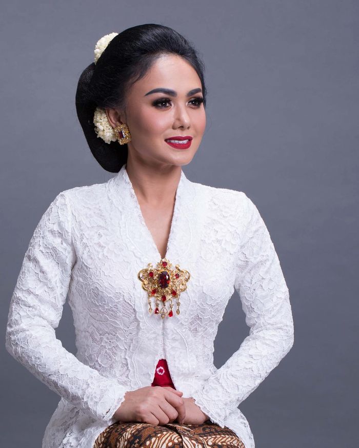 Yuni Shara pamerkan penampilan berkebaya